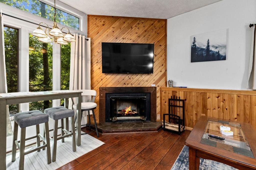 Cozy Condo In Wintergreen Resort That Sleeps 4! Lyndhurst Exterior photo